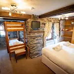 The Sun Boutique And Lounge