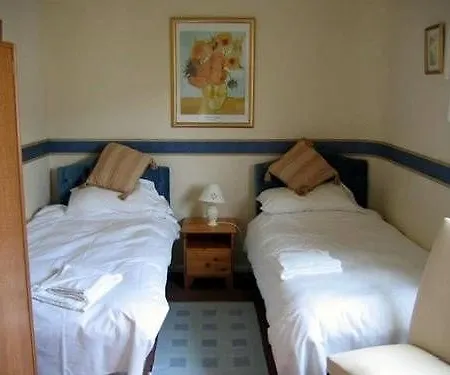 The Sun Boutique And Lounge Estalagem
