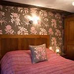 The Sun Boutique And Lounge